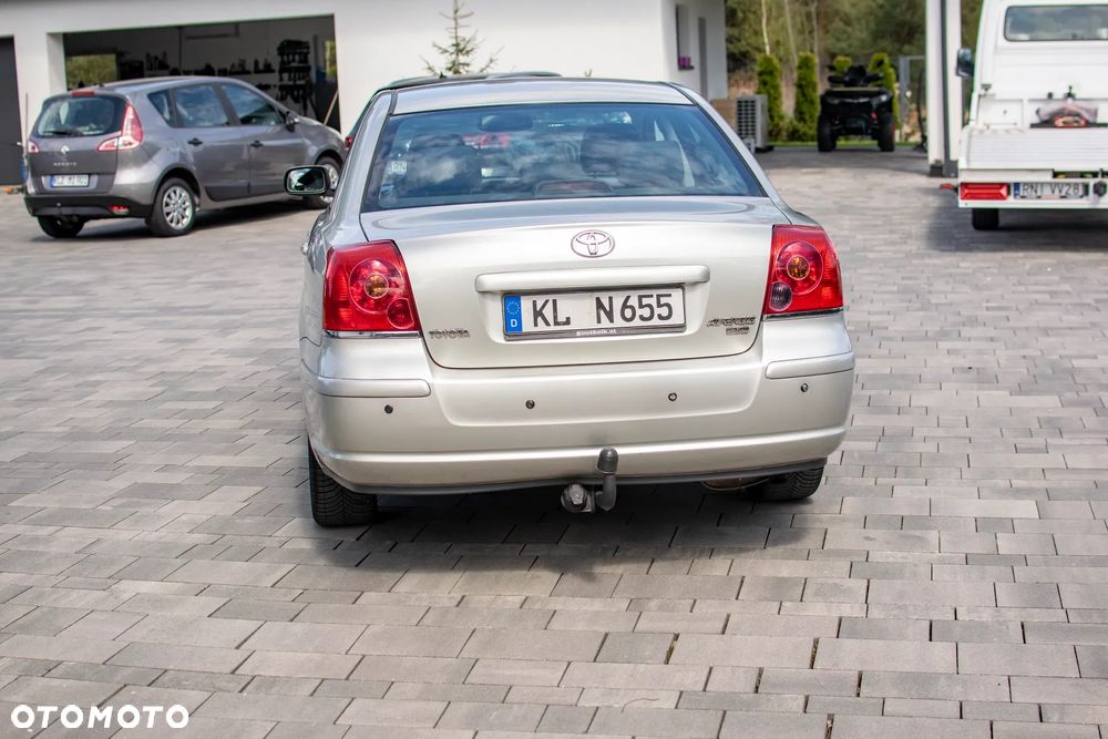 Toyota Avensis - 16