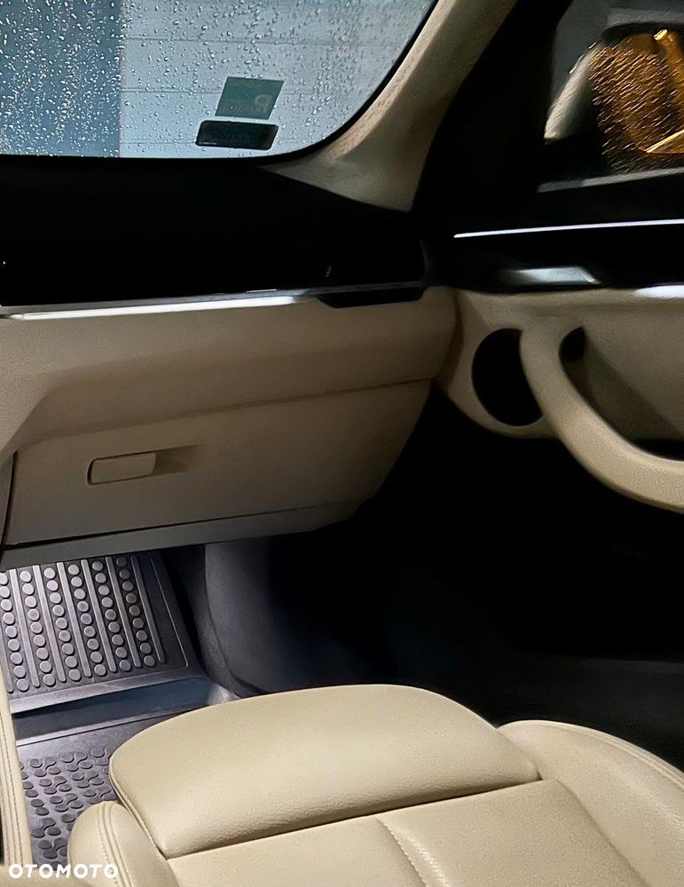 BMW X1 xDrive20i - 13