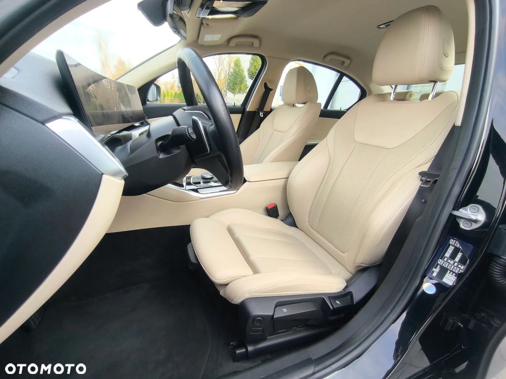 BMW Seria 3 320i - 16