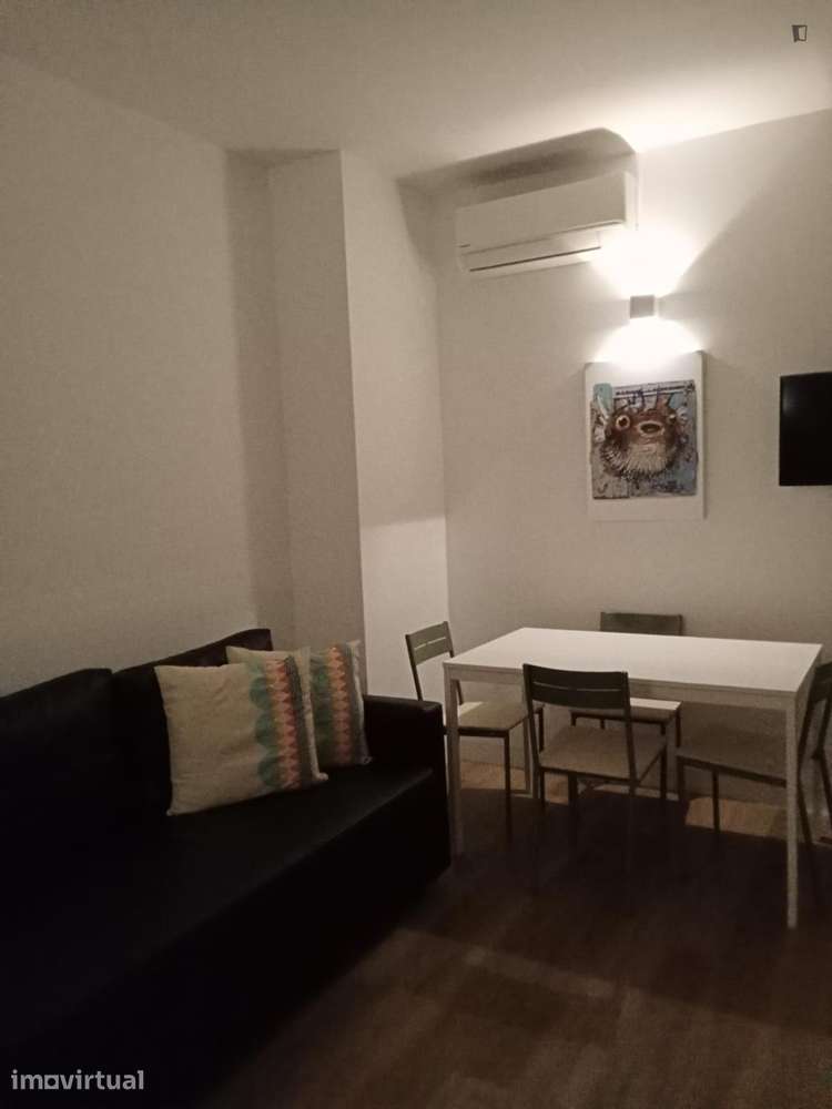 Apartamento com 1 quartos - localizado em Santa Marinha Porto - Grande imagem: 2/17