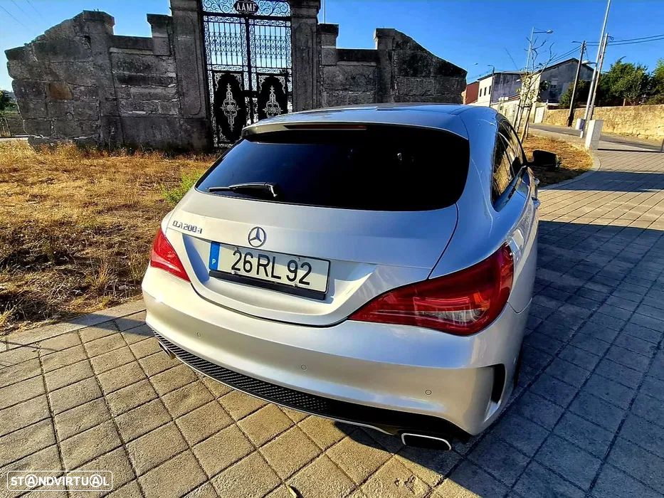 Mercedes-Benz CLA 200 d Shooting Brake AMG Line - 4