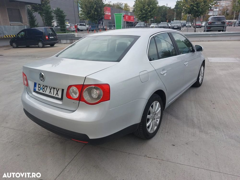 Volkswagen Jetta - 5