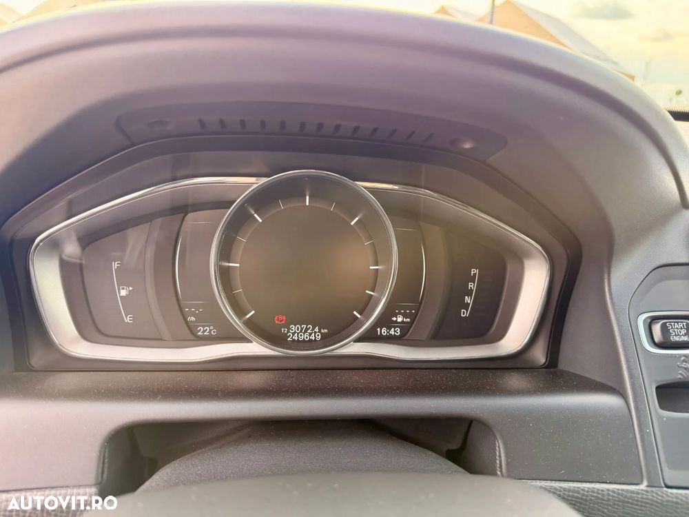 Volvo XC 60 D5 AWD Geartronic Momentum - 12