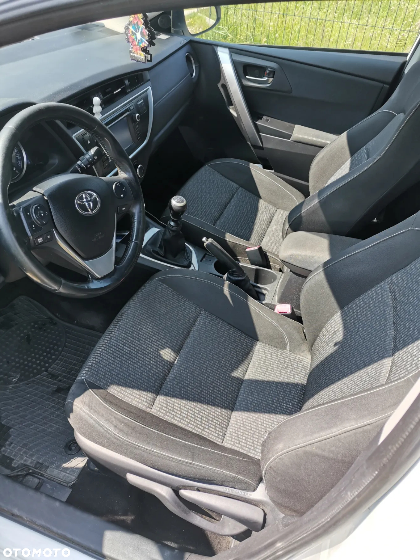 Toyota Auris 1.6 Premium + - 6