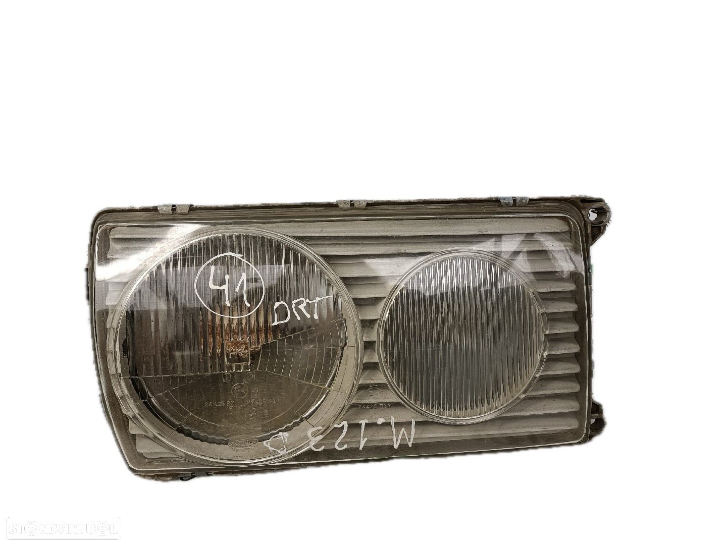 Farol Dto Mercedes-Benz Três Volumes (W123) - 1