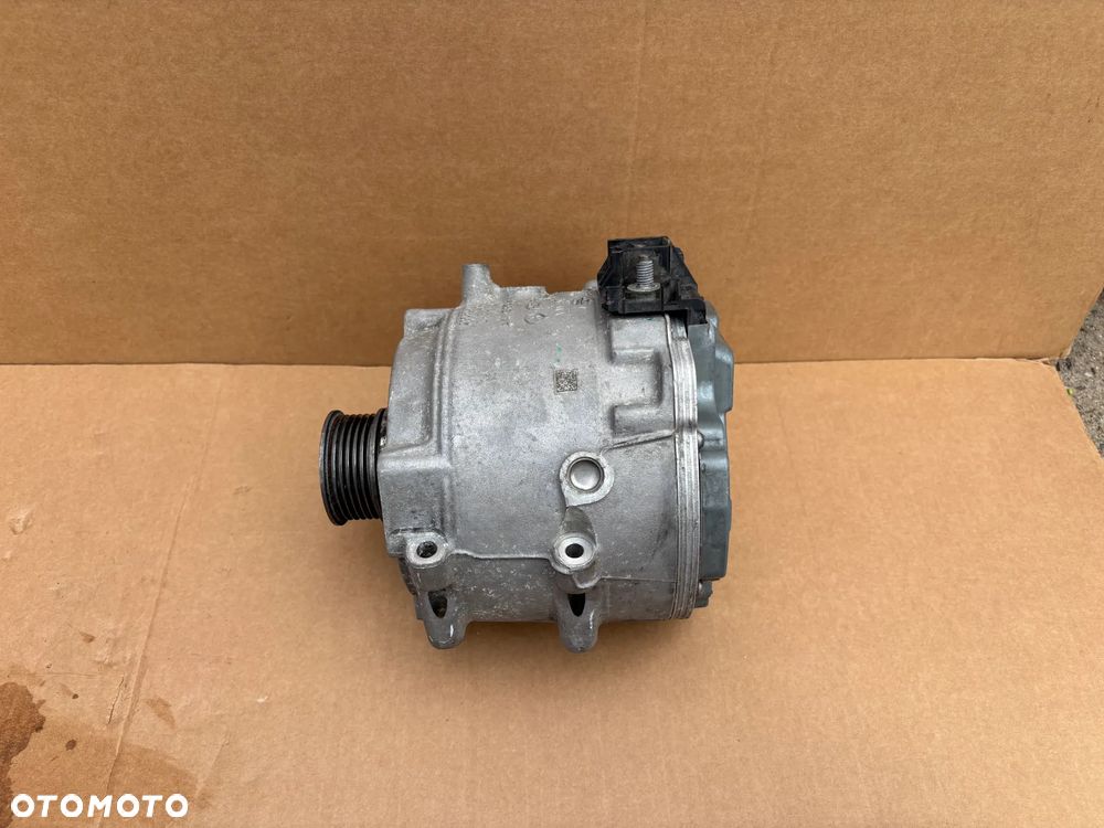 Audi D5 A7 A6 C8 Q7 Q8 4M 4N Oryginalny Alternator 4N0903028H - 2
