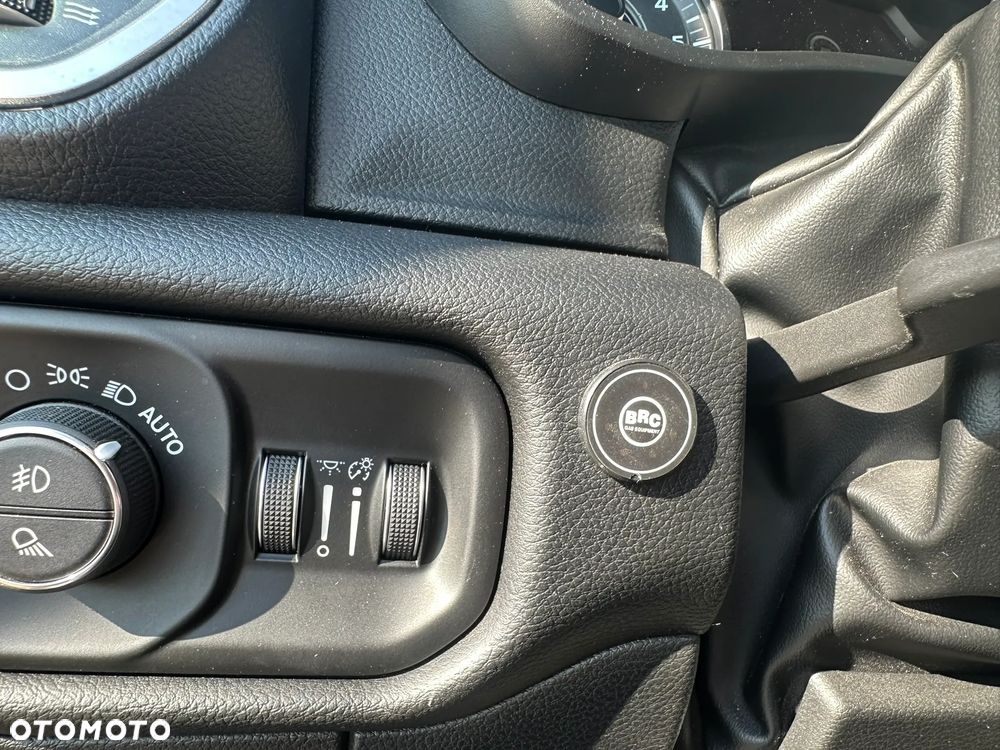 RAM 1500 5.7 Crew Cab Shortbed Laramie Sport - 18
