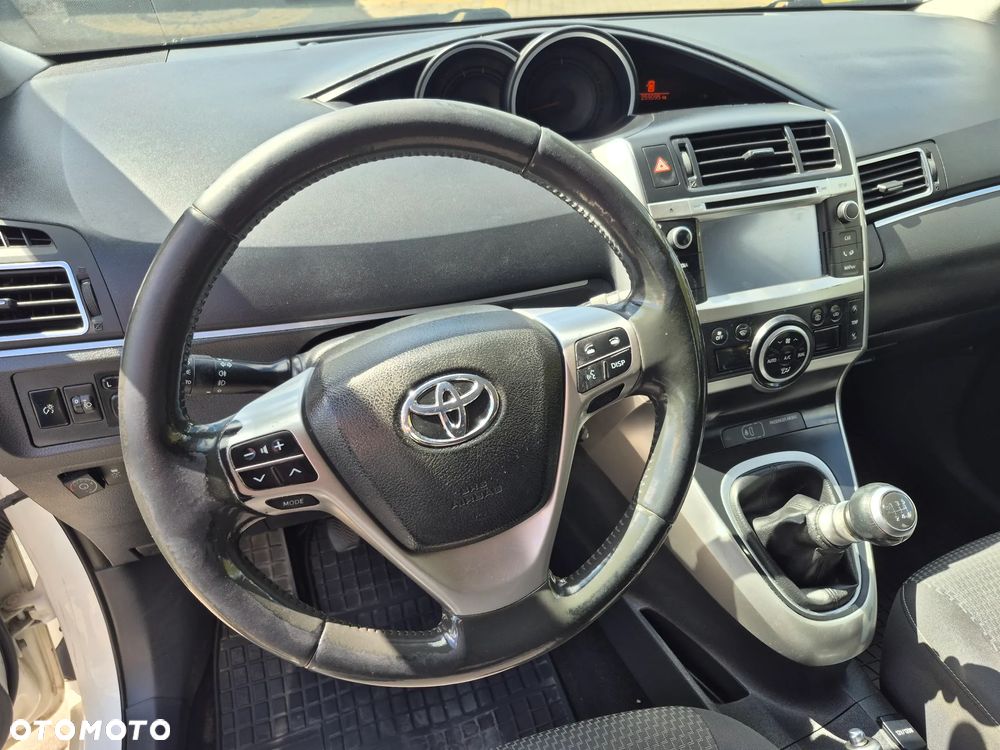 Toyota Verso 1.6 Active 7os - 6
