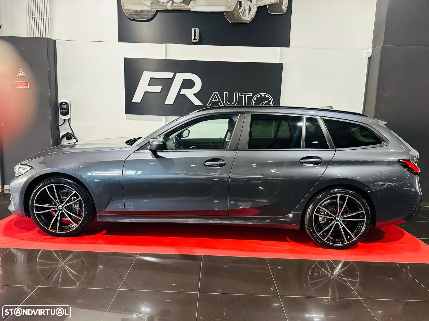 BMW 318 d Touring Auto - 14