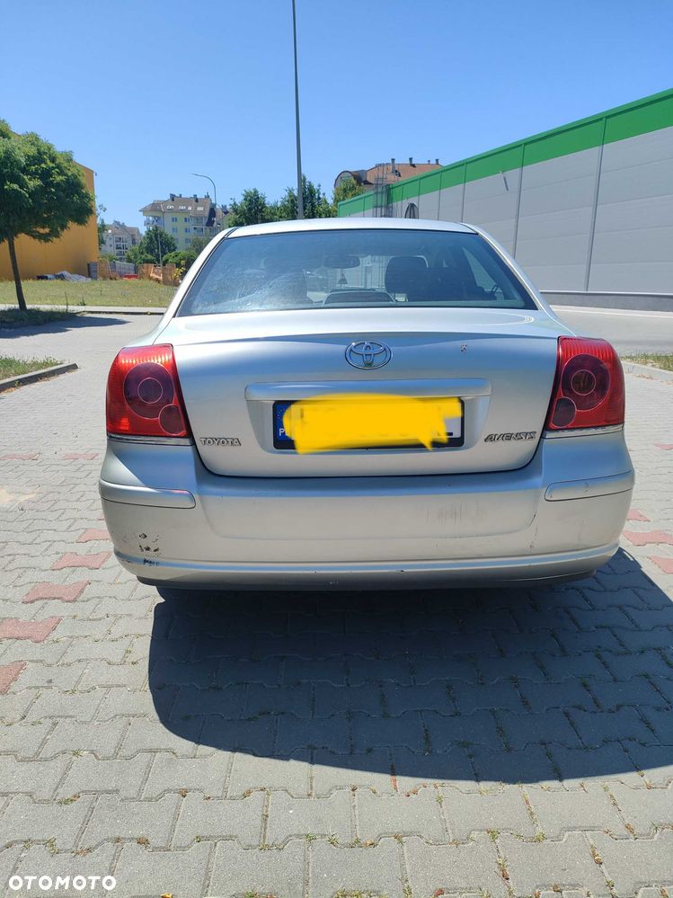 Toyota Avensis - 2