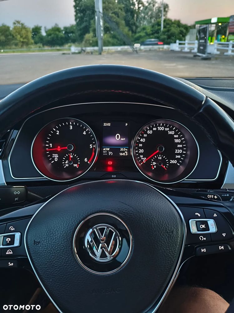 Volkswagen Passat - 10