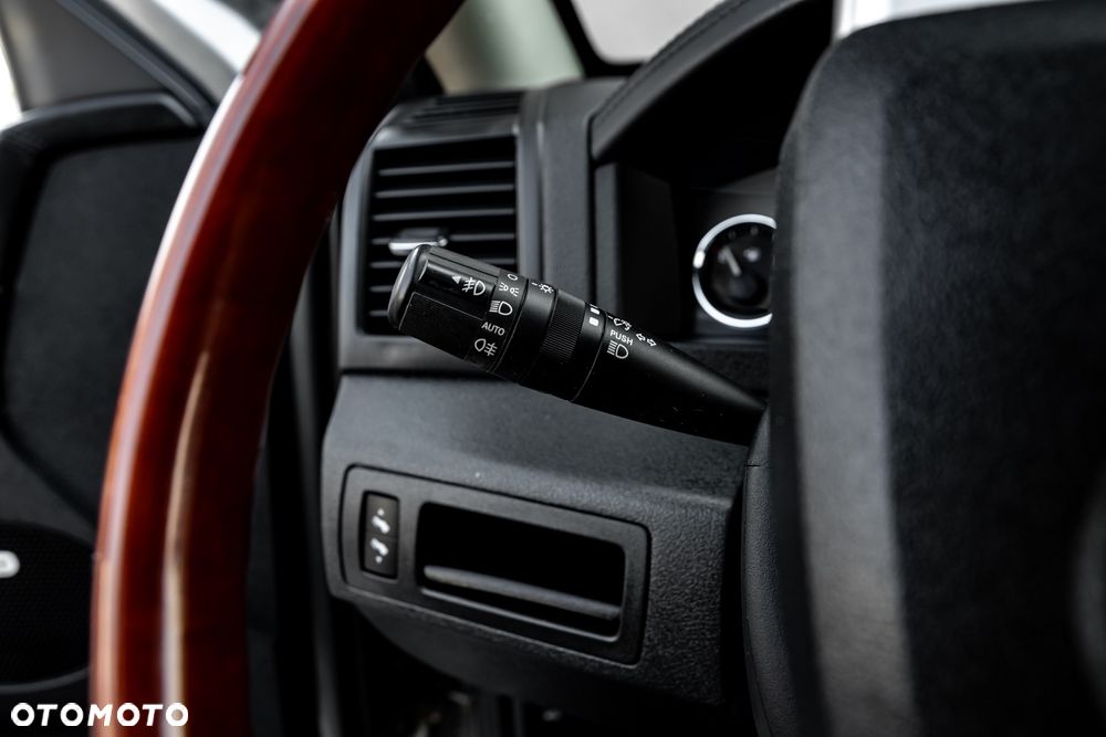 Jeep Grand Cherokee - 32