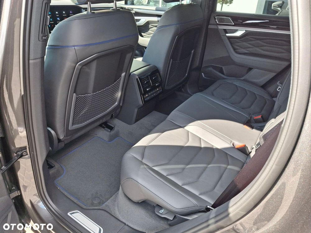 Volkswagen Touareg - 16