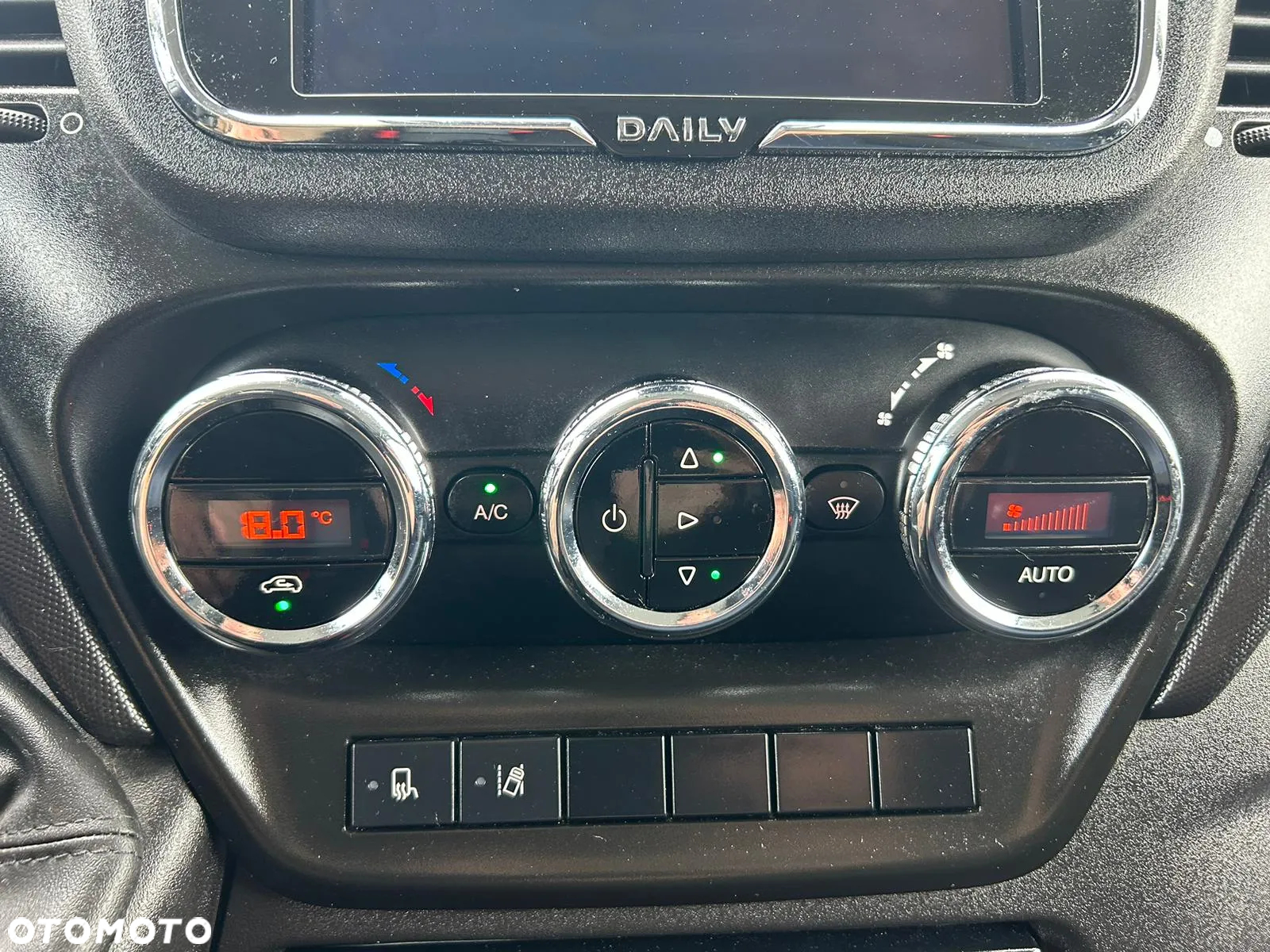 Iveco Daily 50C18 35C18 3.0 HPI Skrzynia 6,2m **KLIMA**NAVI**NA BLIŹNIAKACH**Wzmocniony**Niski przebieg** - 14