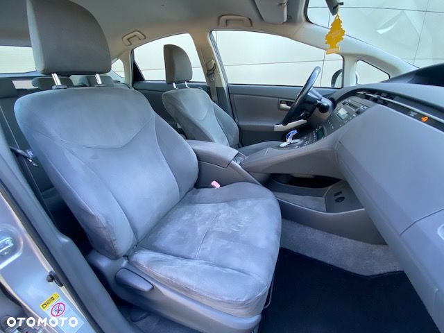 Toyota Prius (Hybrid) Comfort - 24