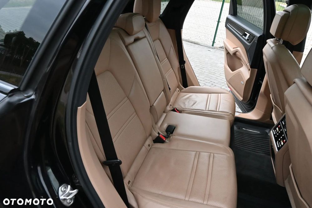 Porsche Cayenne S Platinum Edition - 28