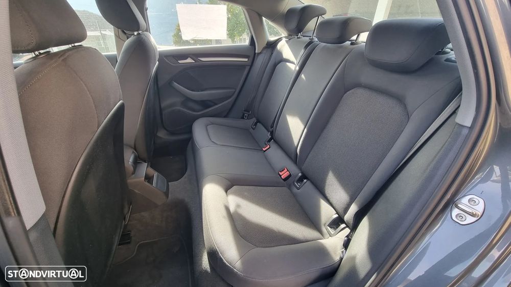 Audi A3 Limousine 1.6 TDI Business Line Attraction - 7