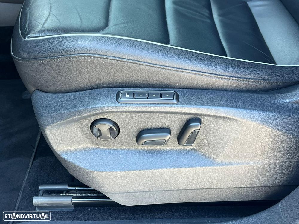 VW Tiguan 2.0 TDi Sport BlueMotion 4Motion DSG - 36