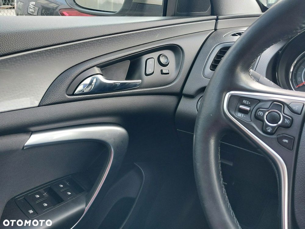 Opel Insignia - 25