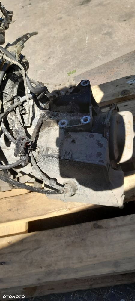 ford fiesta mk7 1,6 tdci skrzynia biegów  8A6R-7002-FB - 3