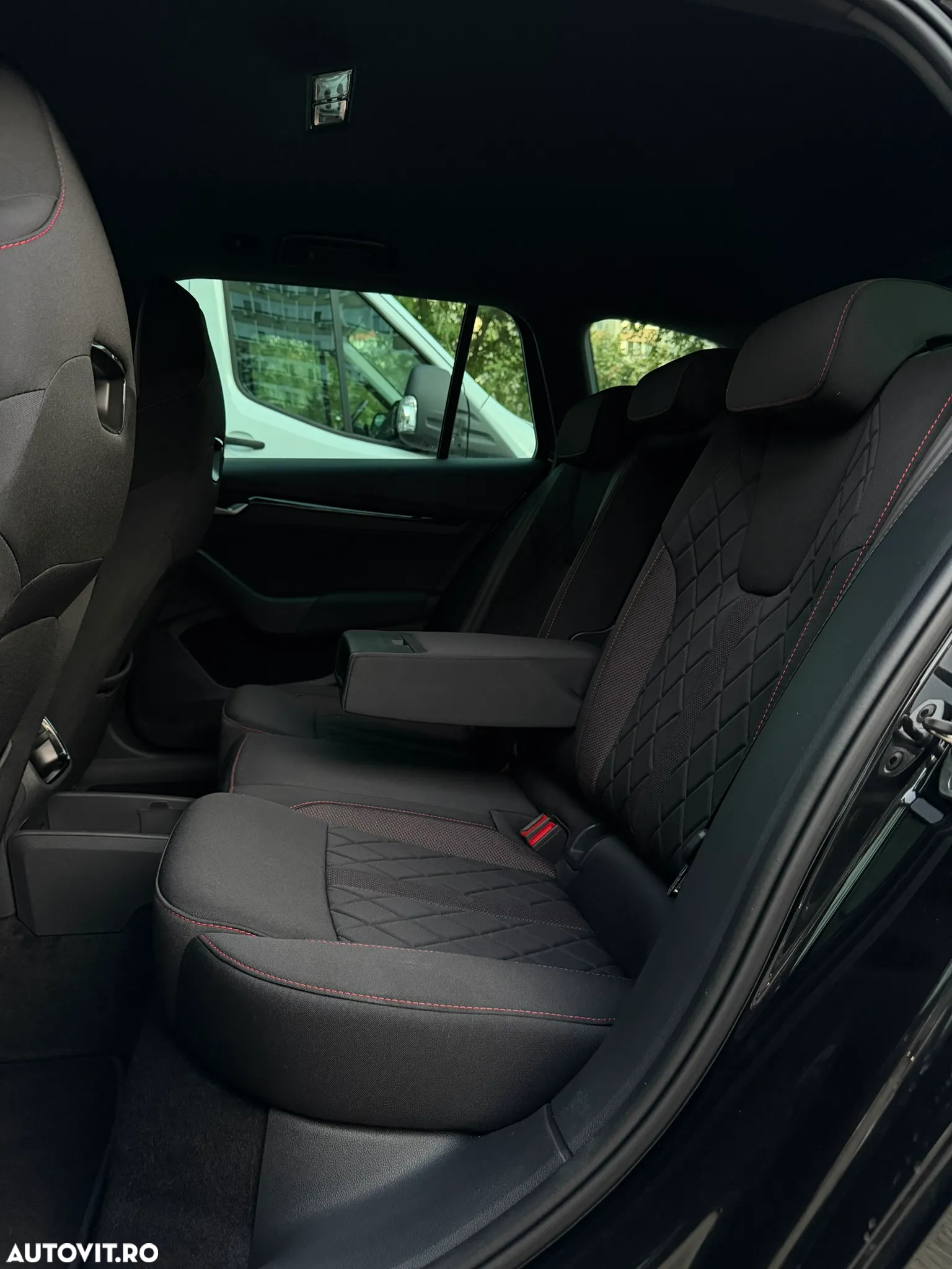 Skoda Octavia Combi 2.0 TSI 265 CP DSG RS - 14