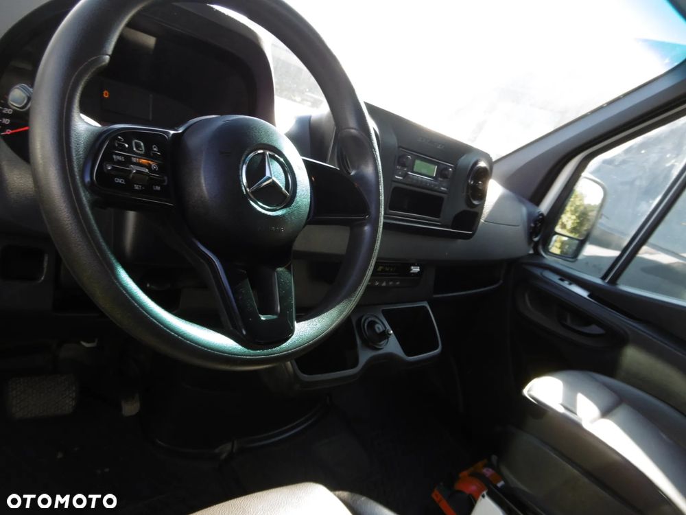 Mercedes-Benz Sprinter - 11