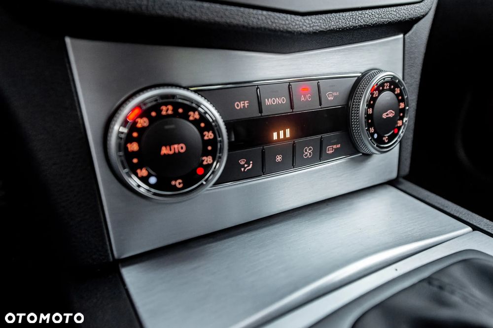 Mercedes-Benz Klasa C 200 7G-TRONIC Avantgarde Edition - 35