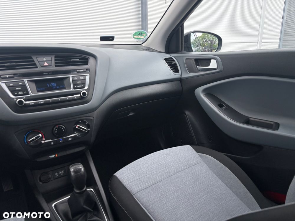 Hyundai i20 blue 1.2 Classic - 28