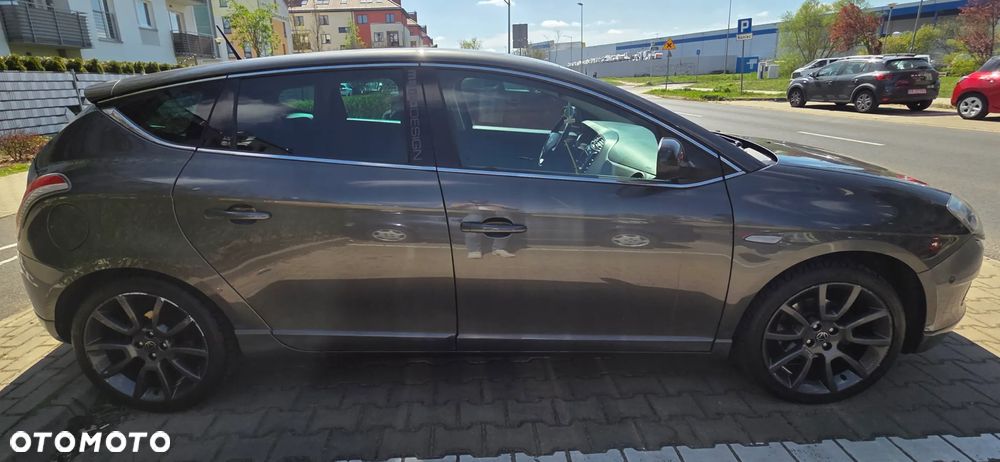 Lancia Delta 1.6 MJ S by Momo - 9