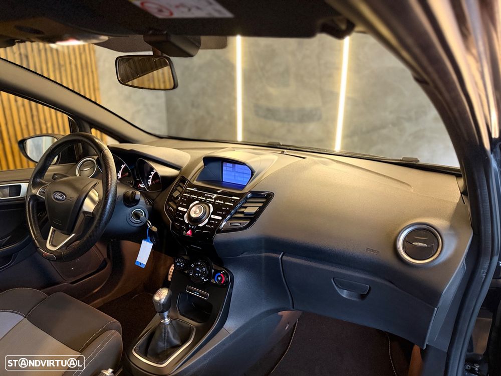 Ford Fiesta 1.6 EcoBoost ST - 16