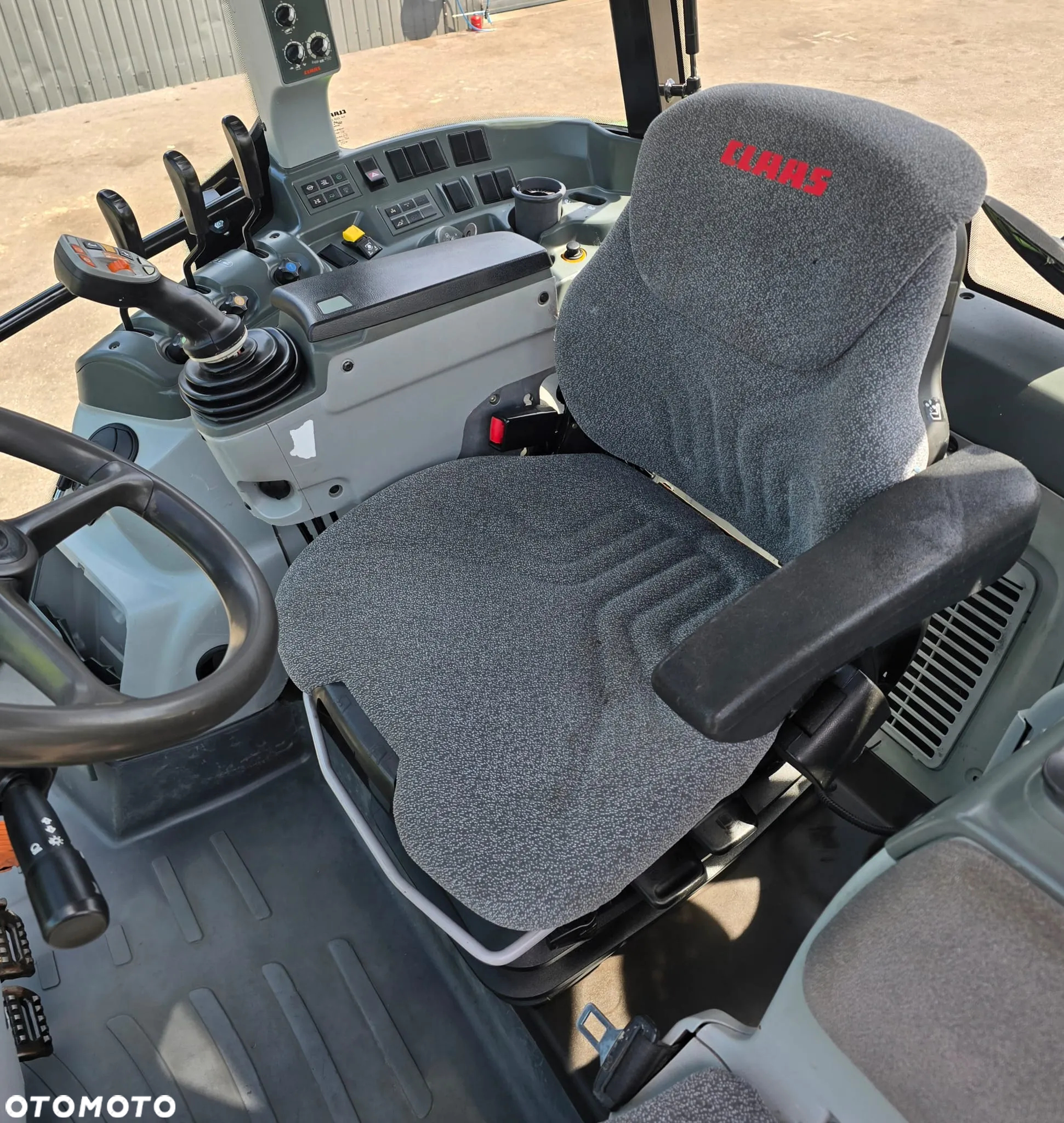 Claas Arion 430 - 8