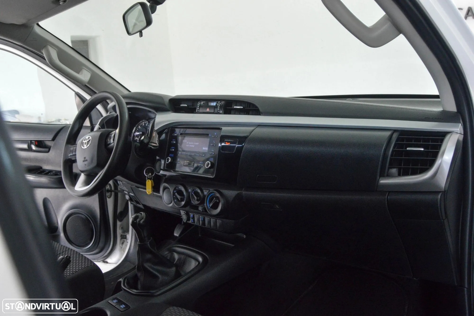 Toyota Hilux 2.4 D-4D 2WD CD CM - 9