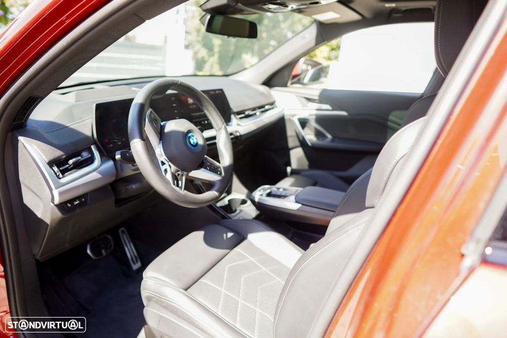 BMW iX2 eDrive20 Pack Desportivo M - 13