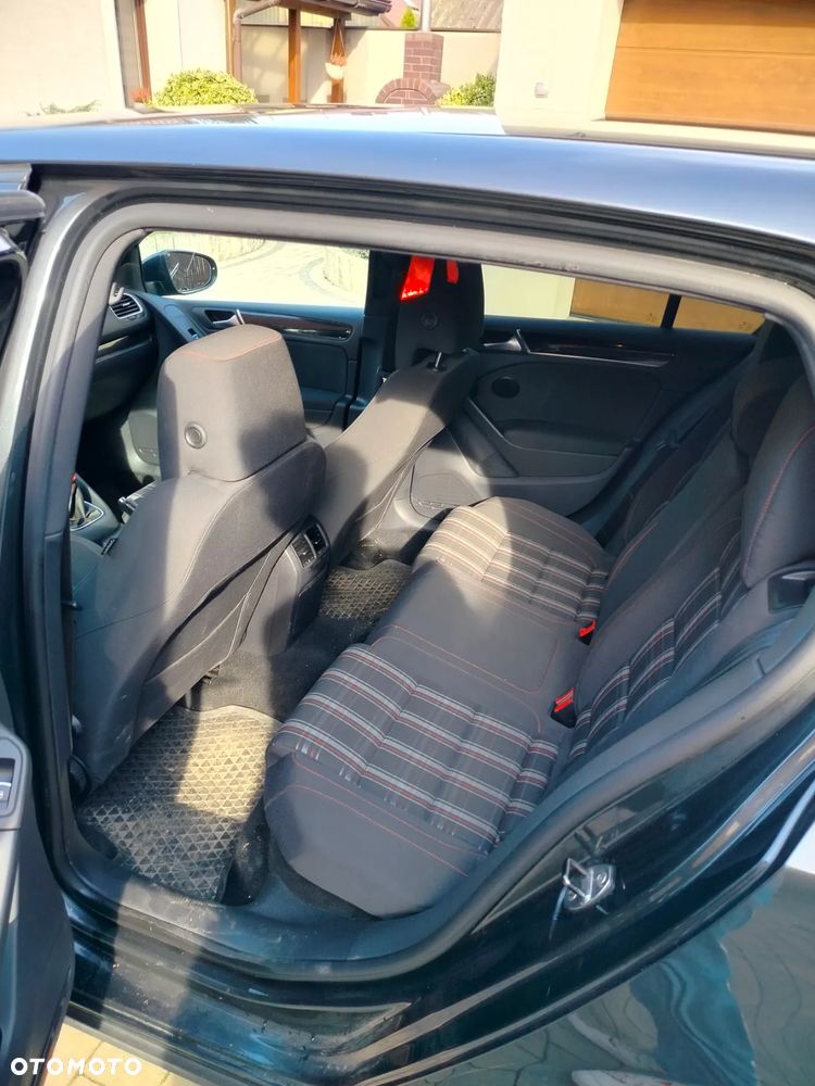 Volkswagen Golf - 6