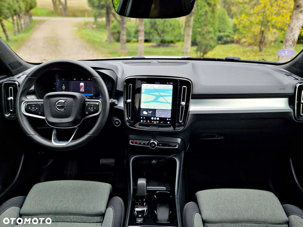 Volvo XC 40 B3 B DKG Plus Black Edition - 23