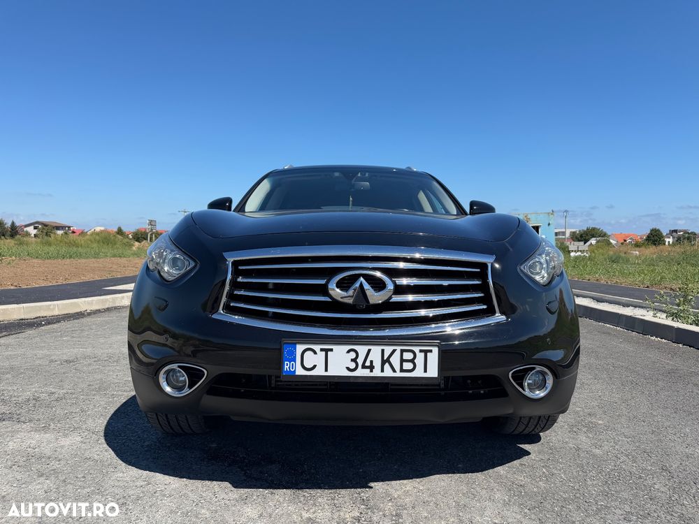 Infiniti Q70 - 2