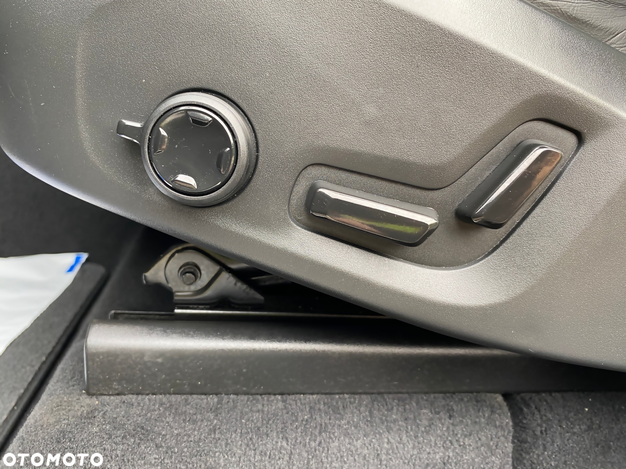 Volvo XC 60 B4 D Geartronic RDesign - 29