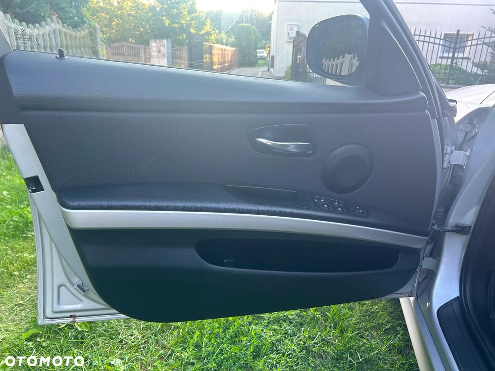 BMW Seria 3 318d - 25