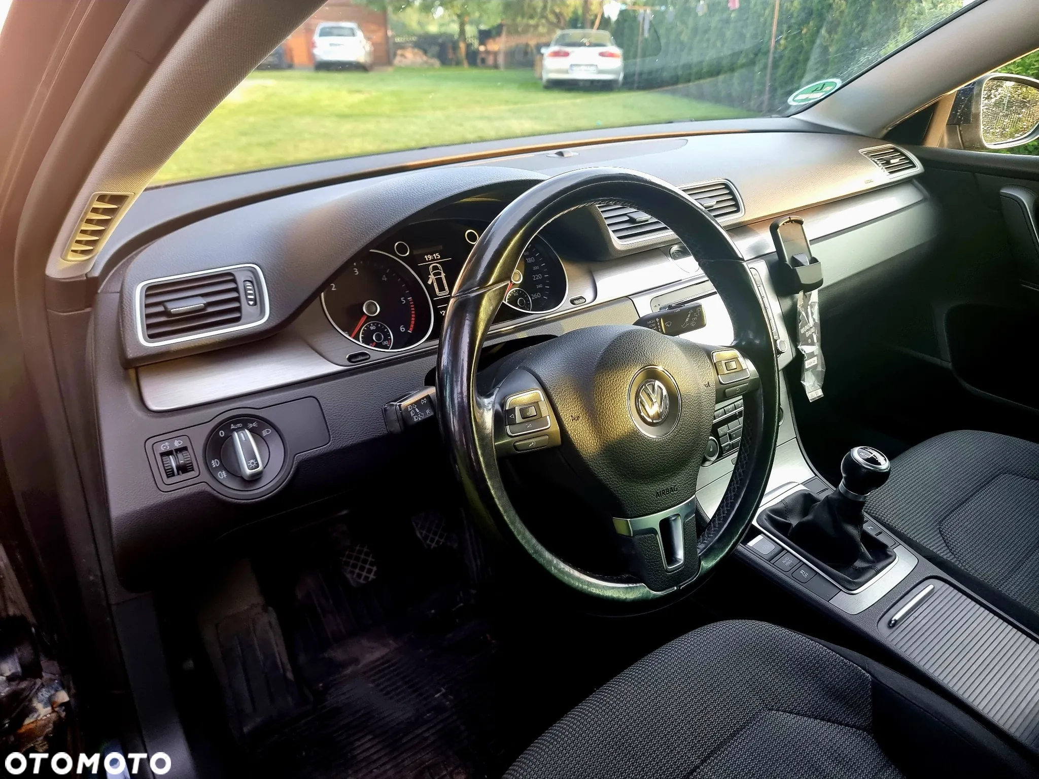 Volkswagen Passat 1.6 TDI DPF BlueMot Highline - 13