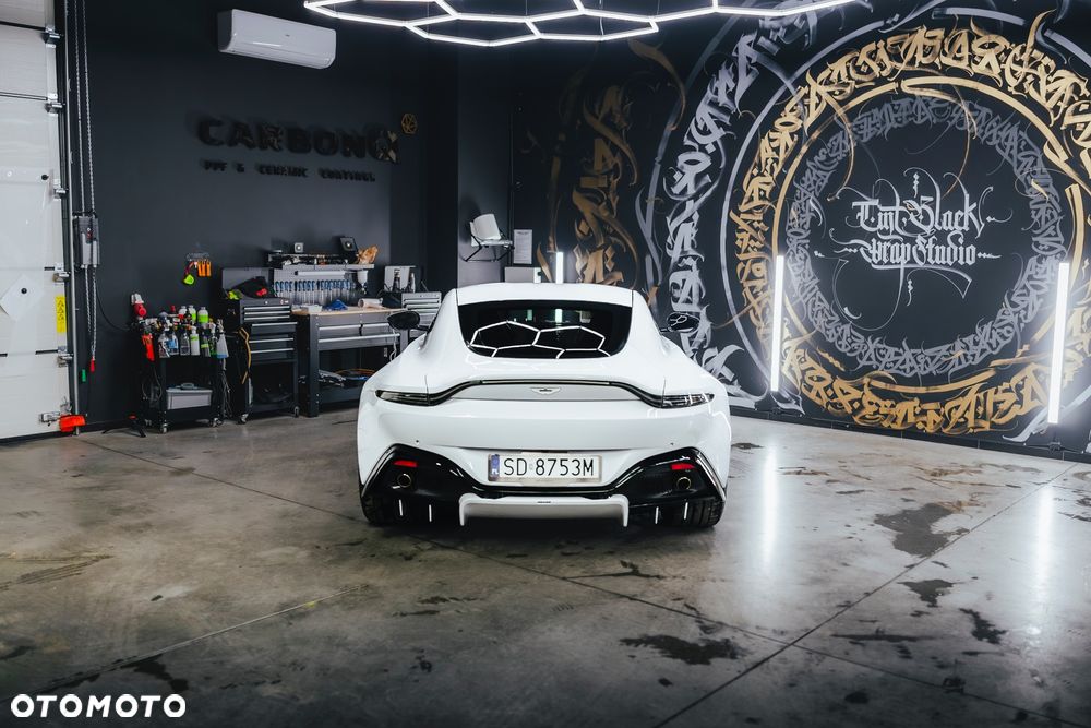 Aston Martin Vantage - 15
