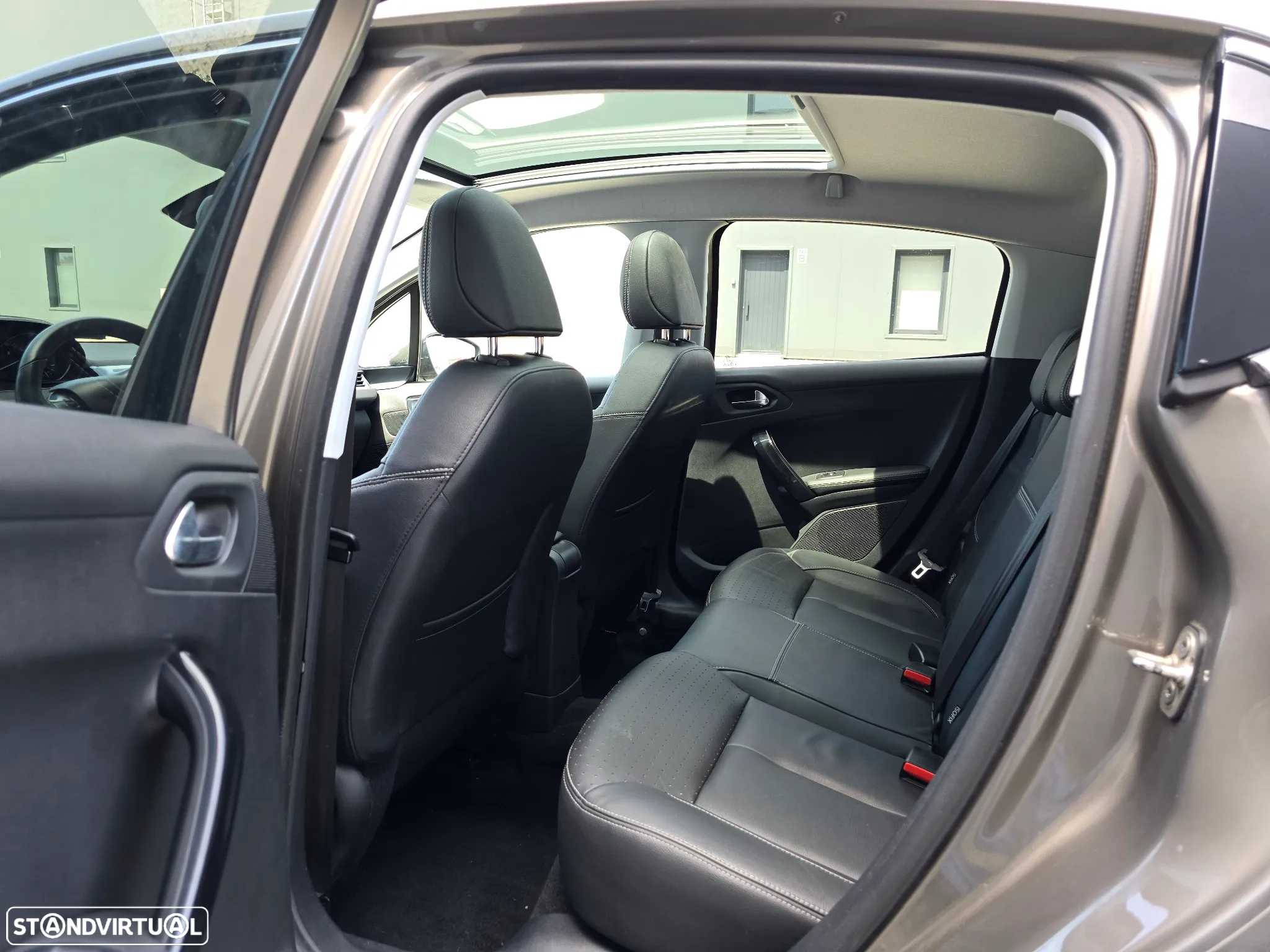 Peugeot 208 1.6 e-HDi Allure - 27