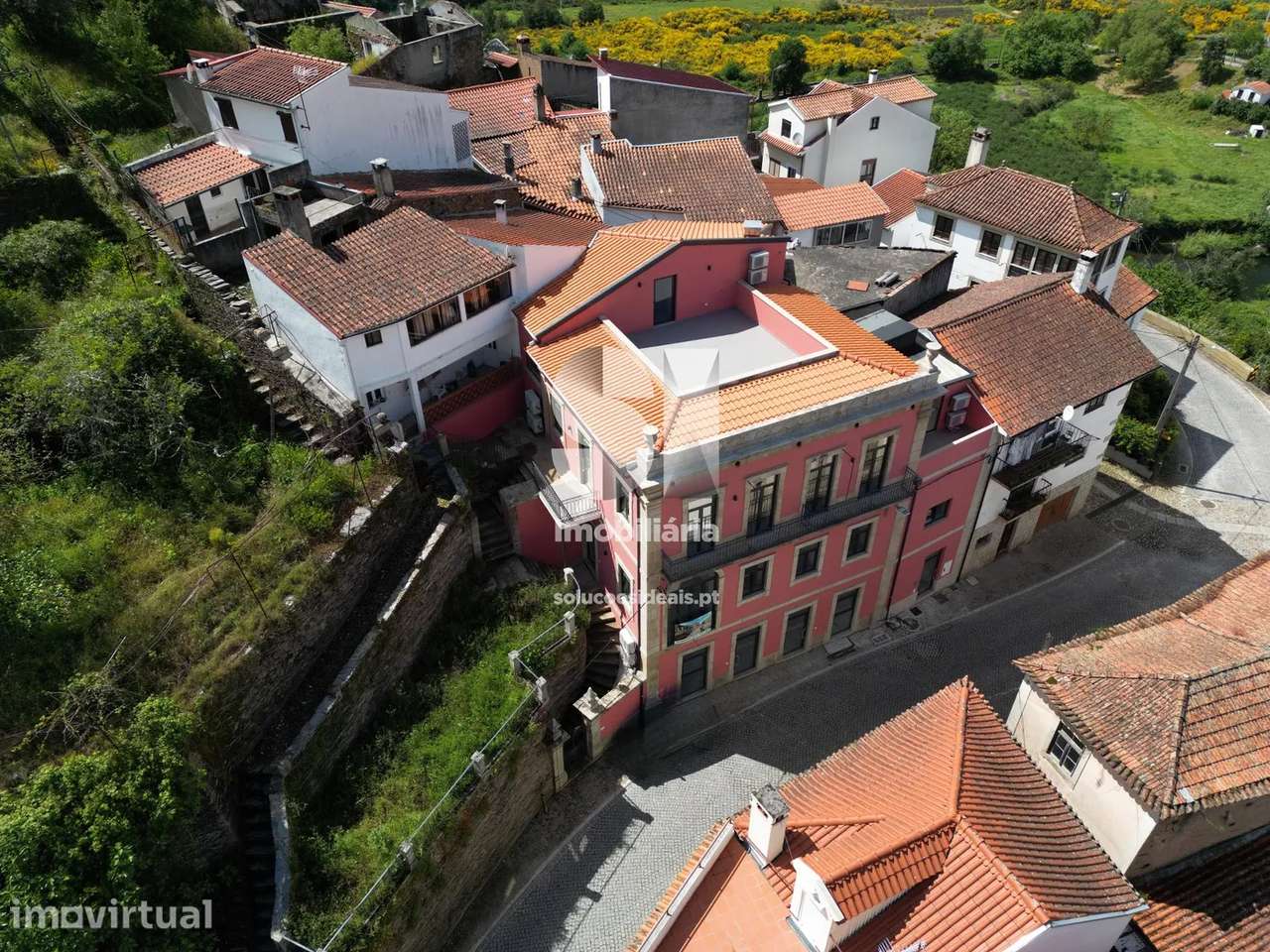 Prédio com 6 T0 e 2 T2 em Vila Cova do Alva - Grande imagem: 2/39