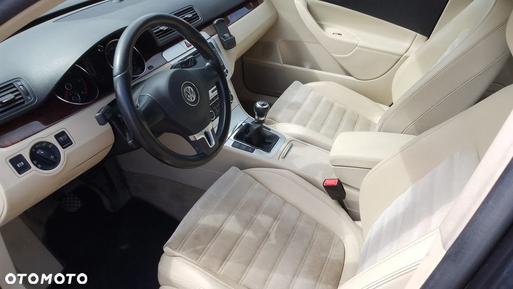 Volkswagen Passat - 5