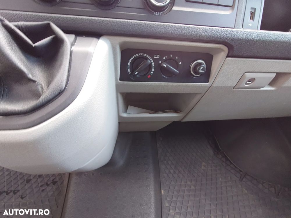 Volkswagen Transporter - 22