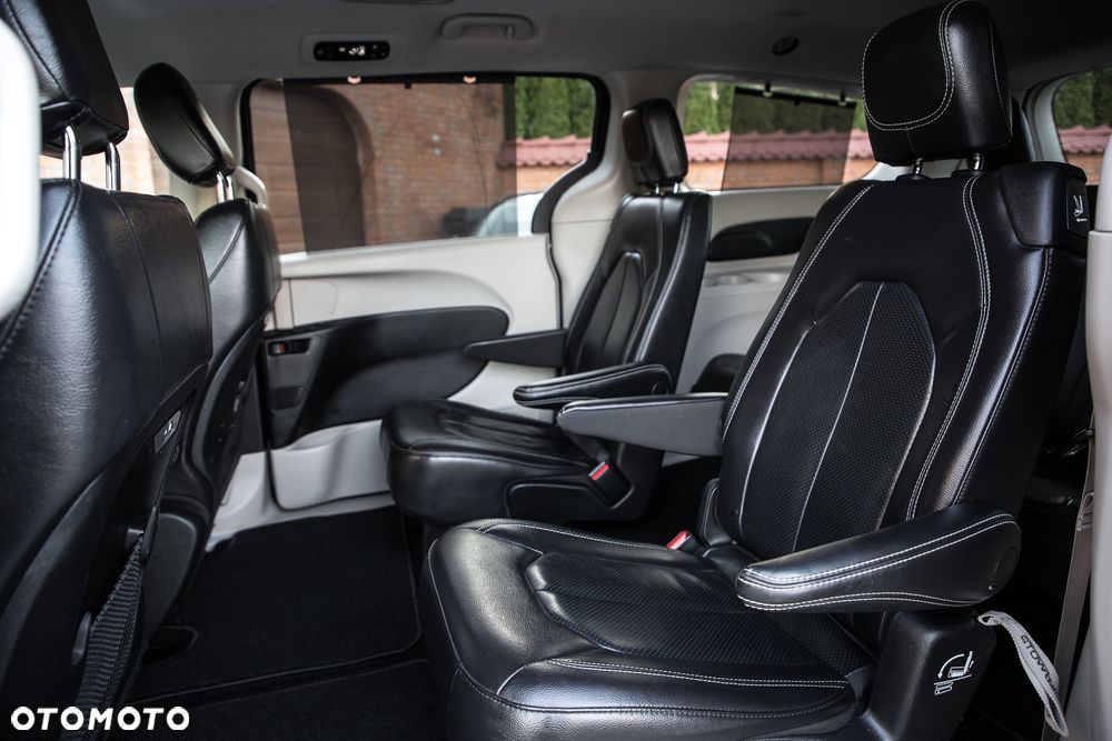 Chrysler Pacifica - 29