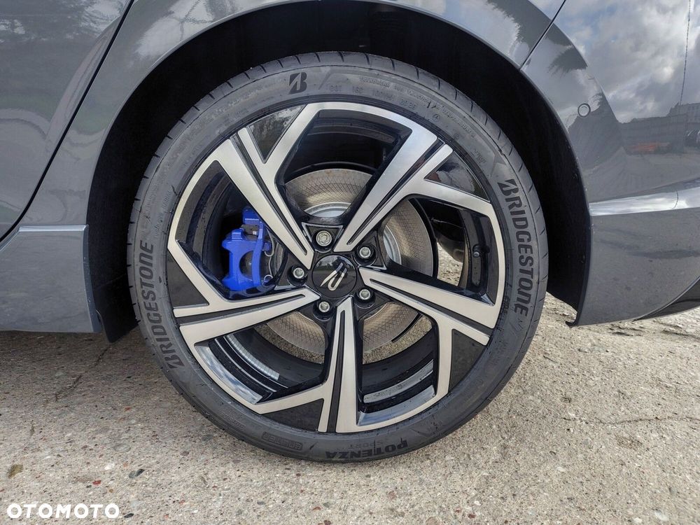 Volkswagen Golf - 28