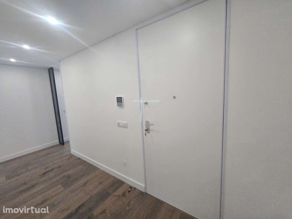 Apartamento T3, com terraço e parqueamento - Quinta do Desembargador - Grande imagem: 2/33