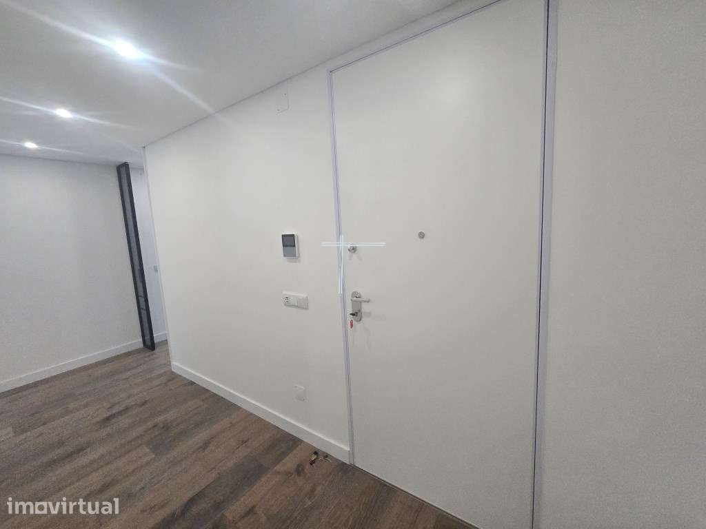 Apartamento T3, com terraço e parqueamento - Quinta do Desembargador - Grande imagem: 3/33