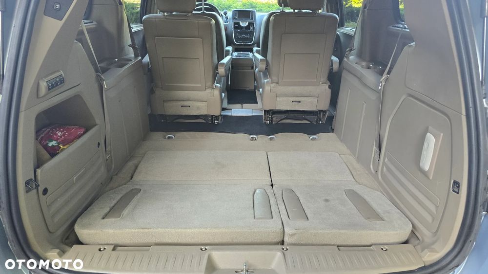 Chrysler Town & Country 3.6 Limited - 8