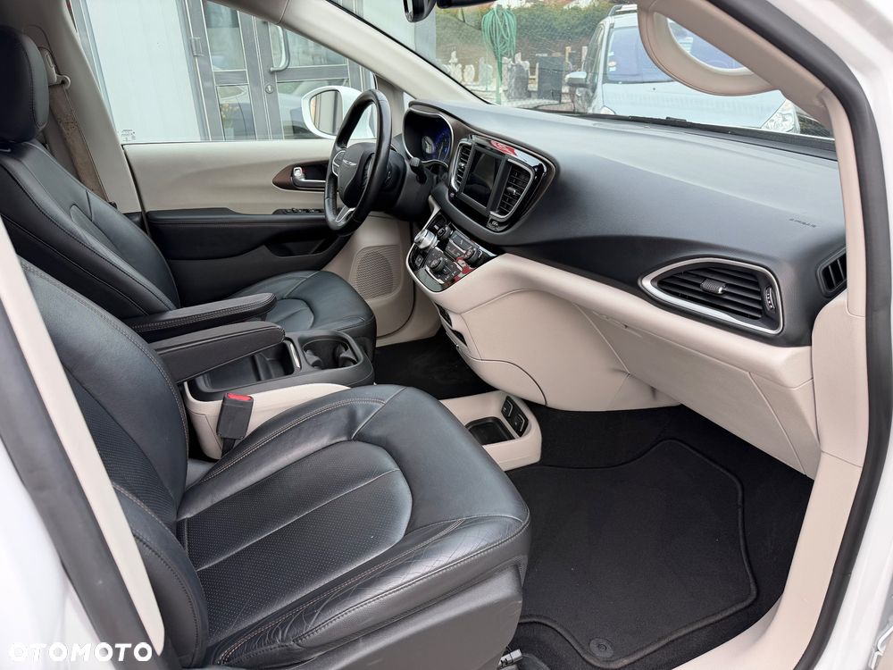 Chrysler Pacifica - 8